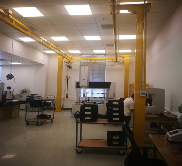 組合式無橫梁自立起重機(jī)